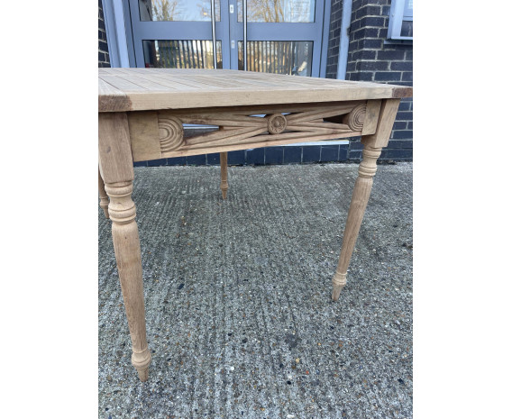 Raffles Table, Flower Design - New: End of Line