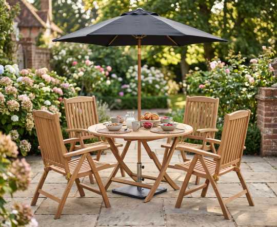 Lymington Round 1.2m Folding Dining Set with 4 Tewkesbury Recliners